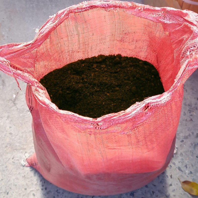 TIERRA HOJA PARA JARDIN SACO