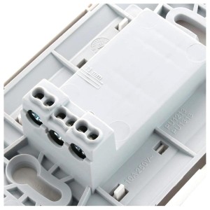 TOMA CORRIENTE BTICINO EMB DOBLE 2P + T 10 A BLANC